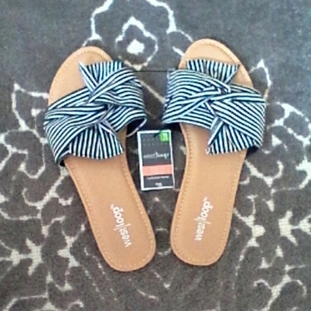 West loop flat sandal with Bow NWT
